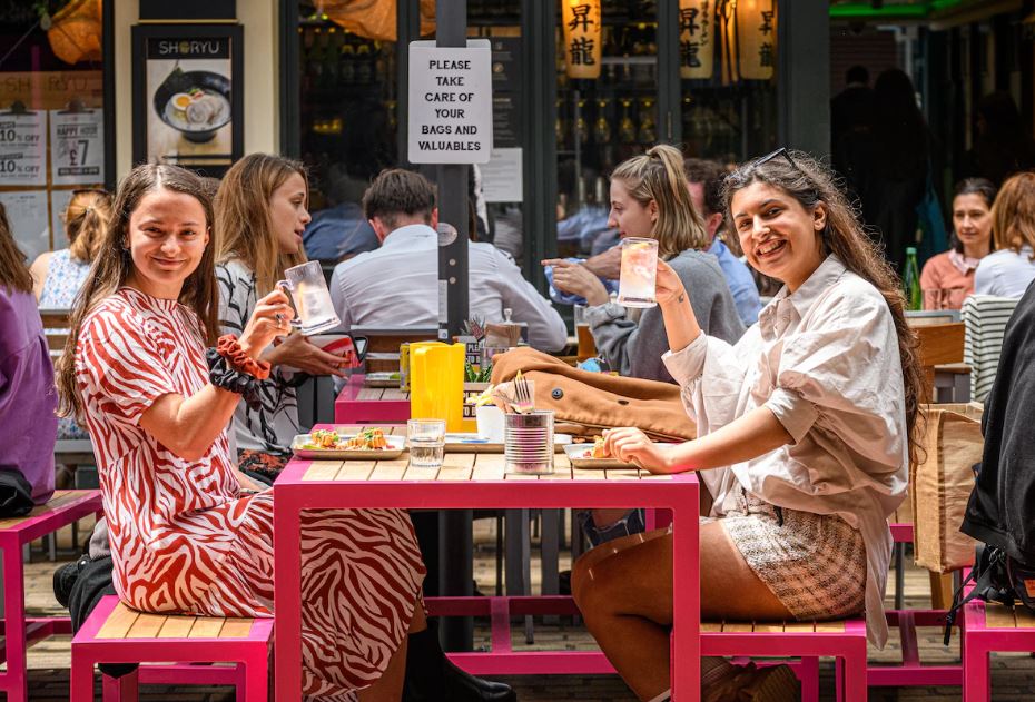 Club Mexicana Kingly Court