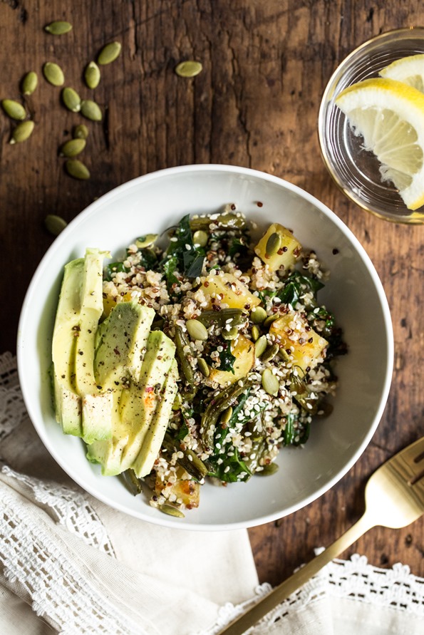 https://ohsheglows.com/2015/01/21/warm-roasted-winter-salad-bowl/